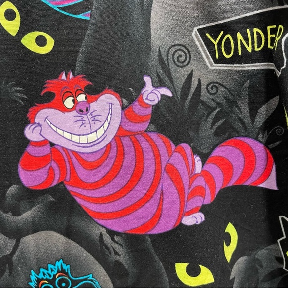Disney Cheshire Cat Alice In Wonderland Medic Black Scrub Top Adult Size X-Large - Picture 5 of 6